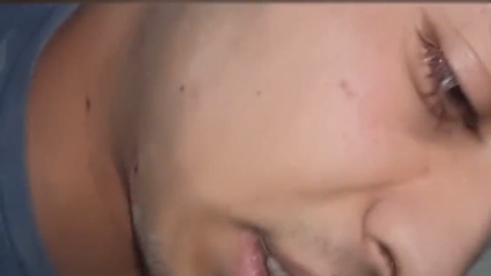 VIDEO: Turecký mladík pod troskami natočil posledné okamihy a prosil o odpustenie. Potom sa stal zázrak