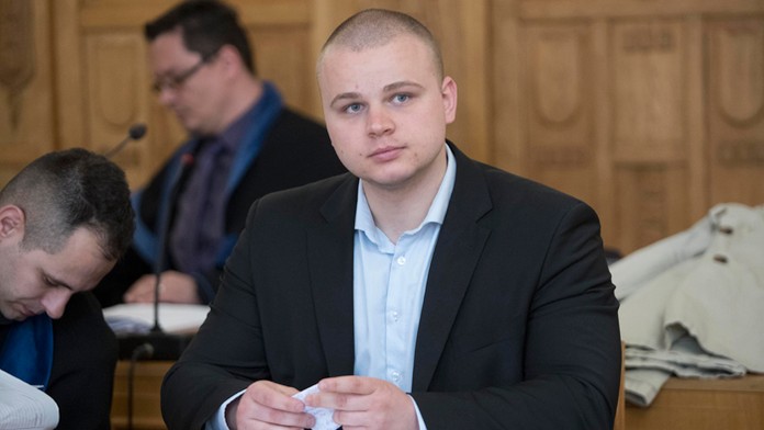 Poslanec ĽS NS Milan Mazurek na súde.