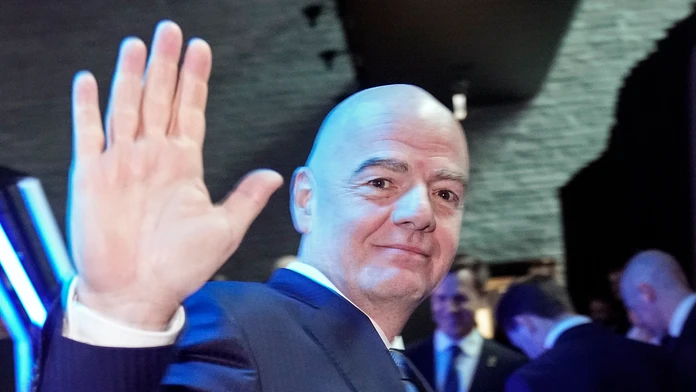 Bývalý popredný funkcionár vyzýva na odpor proti Infantinovi. Šéfa FIFA poháňa „túžba po moci a peniazoch“
