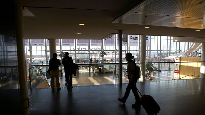 Cestujúci na letisku Štokholm-Arlanda.