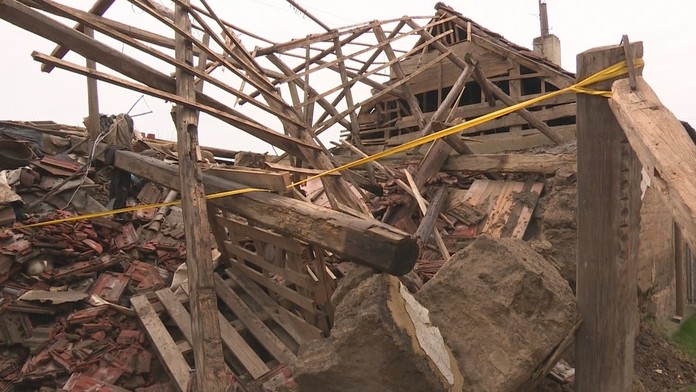 Zľava Tyler Johnson, Ondřej Palát a Anthony Cirelli z Tampy oslavujú gól proti Calgary.
