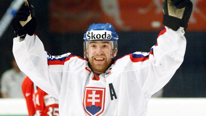 Do repre ho nevzali, lebo mal staré korčule, keď ho porovnávali s Jágrom, radšej sa ostrihal. Od Žiga chcel hokejku aj Gretzky