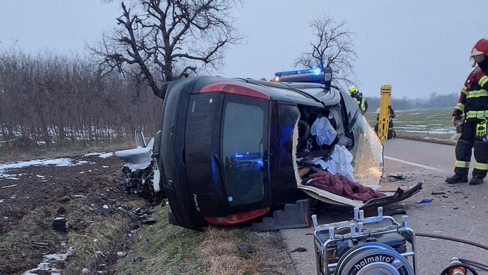 Vážna nehoda na juhu Slovenska: Dvaja ťažko zranení