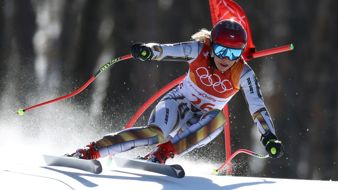 Anastasia Kuzminová na strelnici počas pretekov žien s hromadným štartom na 12,5 km.