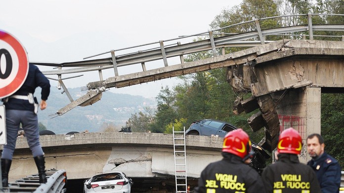 Pri Miláne sa zrútil nadjazd