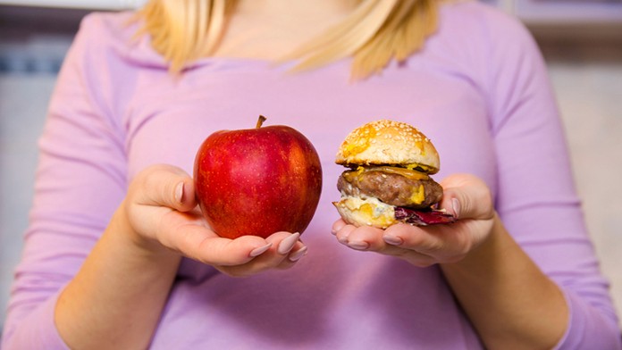 Premiér Peter Pellegrini a viacerí členovia vlády pri pietnom akte pri príležitosti 74. výročia ukončenia druhej svetovej vojny.