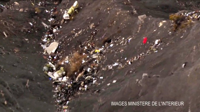 Francúzske ministerstvo vnútra zverejnilo nové fotografie z miesta tragédie.