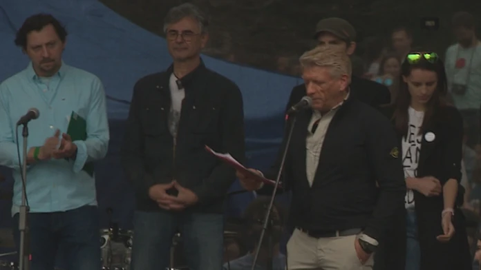 Richard Stanke na bratislavskom protest Za slušné Slovensko.