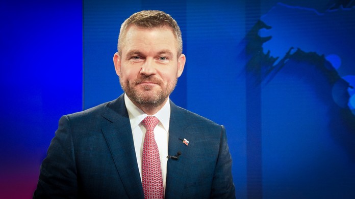 Peter Pellegrini a Denisa Saková v mimoriadnej relácii.