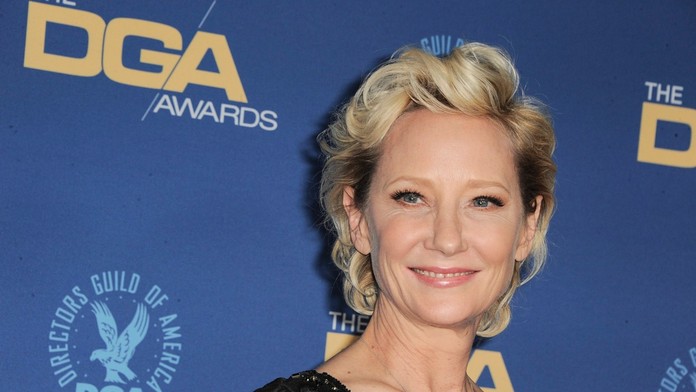 Rodina sa vzdáva nádeje: Zranenia herečky Hecheovej sú veľmi vážne. Šanca, že prežije, je minimálna