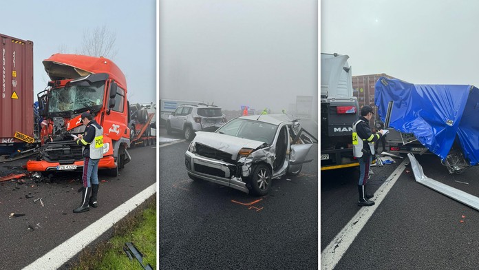 Zdemolované autá po hromadnej nehode