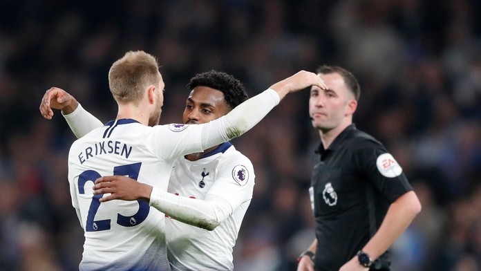 Na Srí Lanke pochovávajú obete teroristického útoku.