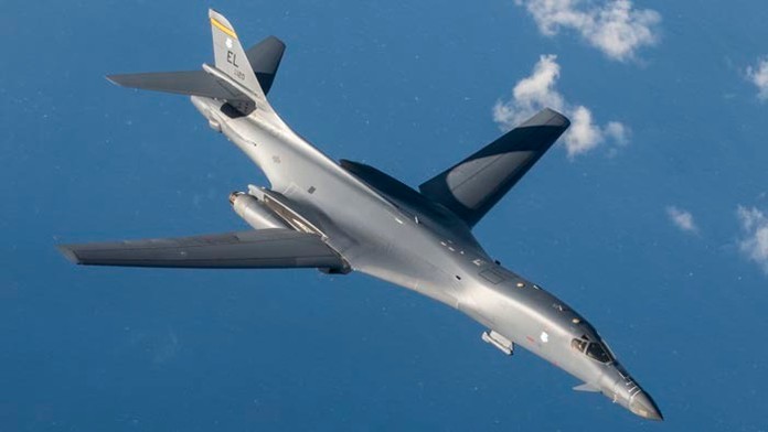 Americký strategický bombardér B-1B Lancer. 