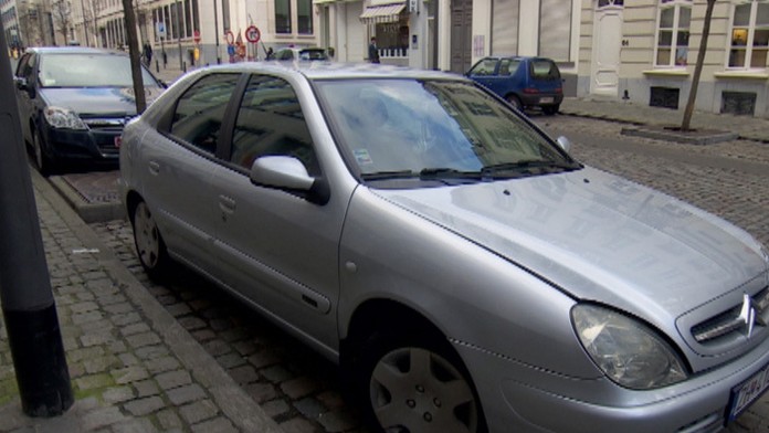 Odstavené auto Slováka v Bruseli, kde našli motorovú pílu.