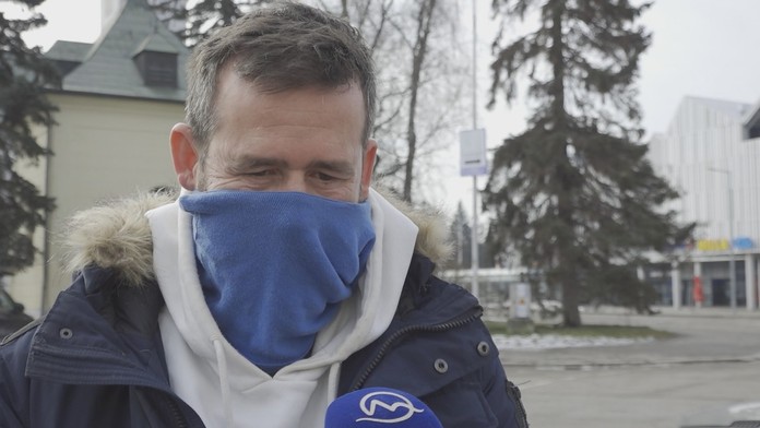 Na snímke hráči HK Poprad sa tešia z gólu do siete Slovana.