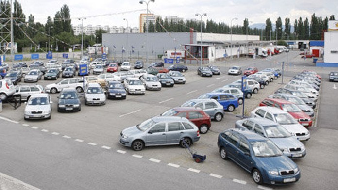 Mnohí to ani len netušia. Poistky za auto obsahujú skrytú daň, ktorá vás pripraví o veľa peňazí