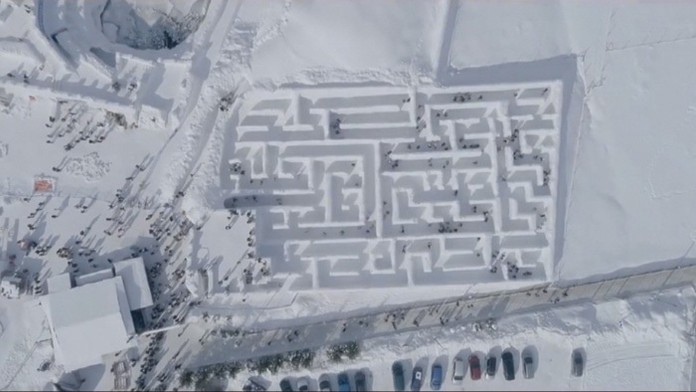 Elena Kováčiková s dcérkami - dvojičkami Terezkou a Eliškou (vpravo)