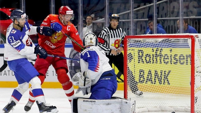 Pavel Dacjuk tesne minul slovenskú bránku.