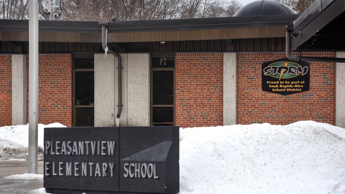 Základná škola v meste Sauk Rapids, v ktorej sa odohral útok.