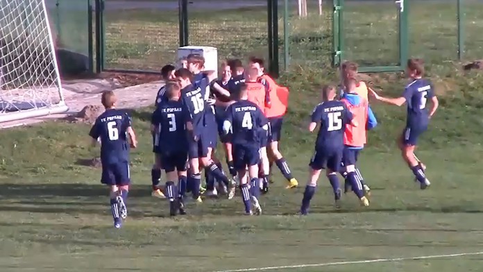 VIDEO: Šokujúca udalosť v „majstráku“ mladšieho dorastu. Úprimnú radosť z gólu prekazil chlapcom nevídaným spôsobom rozhodca