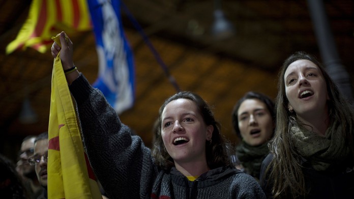 túpenci nezávislosti Katalánska oslavujú v uliciach Barcelony