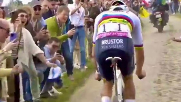 Incident z Paríž-Roubaix 2024