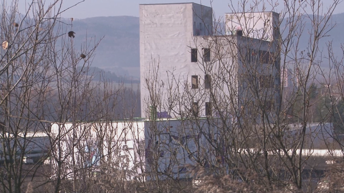 Z opustenej budovy na Spiši spadol mladík a zomrel