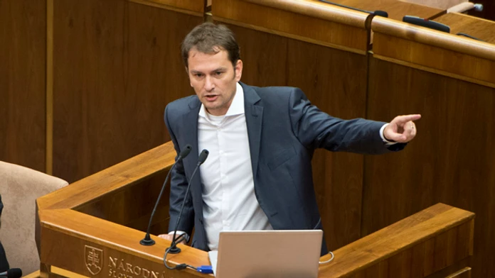 Igor  Matovič (OĽaNO) počas vystúpenia pri odvolávaní premiéra Roberta Fica.