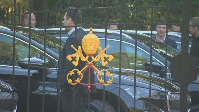 Autá, v ktorých sa bude voziť pápež.