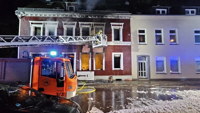 Pri výbuchu v obytnom dome v Essene sa zranili tri osoby