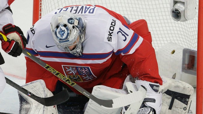 Ondřej Pavelec podržal Čechov v nájazdoch.