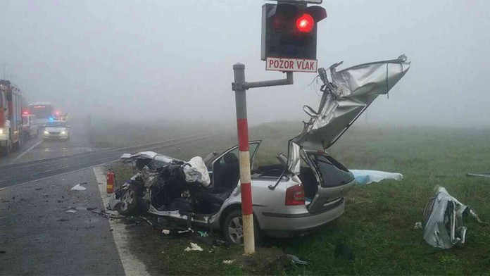 V Rimavskej Sobote sa zrazil vlak s osobným autom.