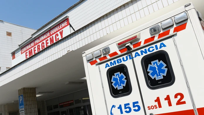  Na snímke centrálny príjem v ružinovskej nemocnici v Bratislave. Vidieť je ambulanciu zo zadu a urgentný príjem.