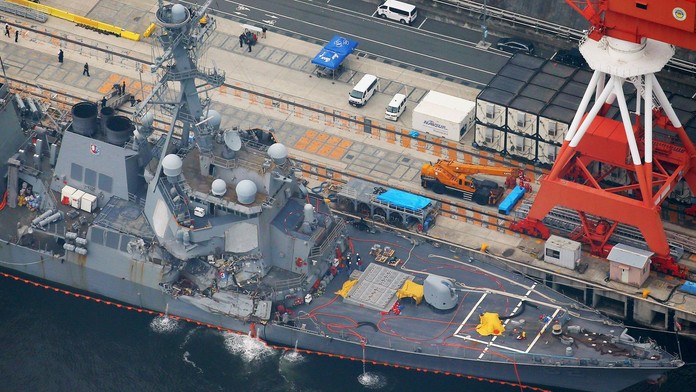 Havarovaná loď vojenského námorníctva USA