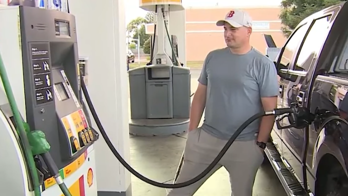 Pumpa urobila neuveriteľnú chybu. Motoristi z ceny benzínu šaleli