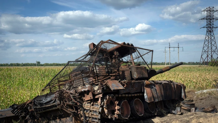 Zničený ruský tank v Kurskej oblasti 
