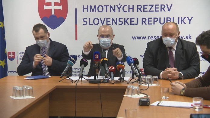 Aj vyše pol milióna na ruku. Takto mali vyzerať tendre v štátnych hmotných rezervách v časoch, keď im šéfoval Kajetán Kičura