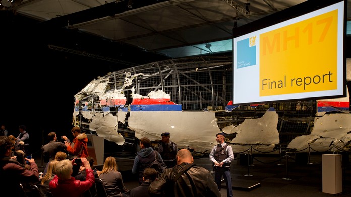 Časť zrekonštruovaného zostreleného lietadla Malaysia Airlines.