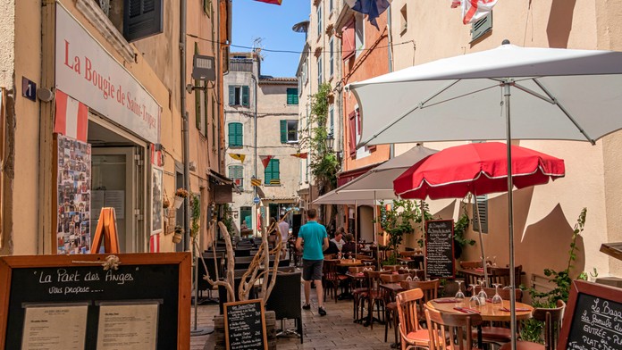 Prepitné 500 eur sa mu málilo. Čašník naháňal bohatého Taliana po parkovisku