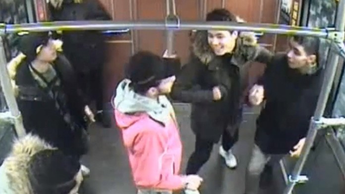 Skupina migrantov sa pokúsila upáliť bezdomovca v berlínskom metre