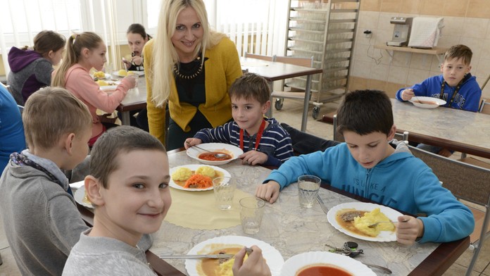 Od septembra sa zlepší stravovanie pre školákov s intoleranciami, sľubuje ministerstvo