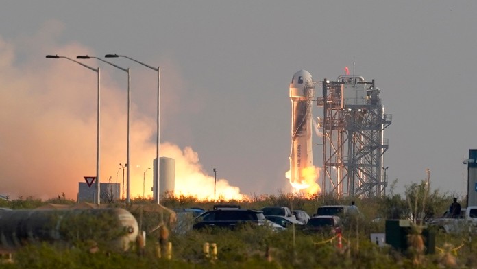 Zakladateľ spoločnosti Amazon Jeff Bezos vyletel do vesmíru