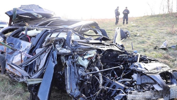 Hrozivo vyzerajúca nehoda v Česku:  Vodič BMW sa druhýkrát narodil na svoje 35. narodeniny