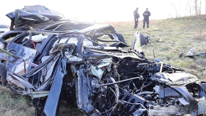 Hrozivo vyzerajúca nehoda v Česku:  Vodič BMW sa druhýkrát narodil na svoje 35. narodeniny