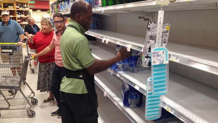 Obyvatelia karibských ostrovov sa pripravujú na príchod silného hurikánu Irma.