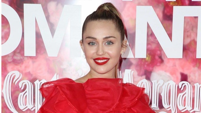 Miley Cyrus na losangelskej premiére filmu Isn't It Romantic