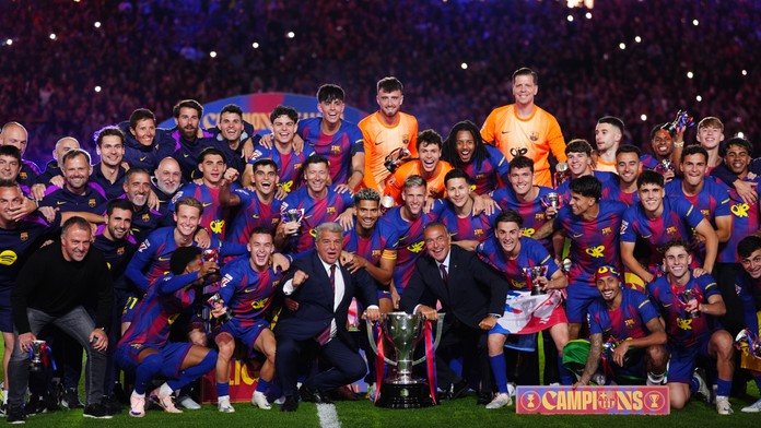 VIDEO: Barcelona oslávila titul jazdou mestom. Fanúšikovia vyjadrili podporu svojmu trénerovi