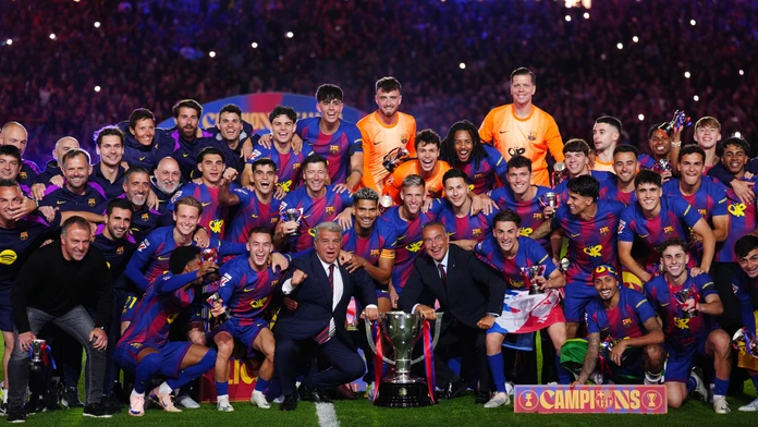VIDEO: Barcelona oslávila titul jazdou mestom. Fanúšikovia vyjadrili podporu svojmu trénerovi