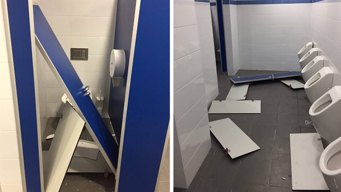 Rozbité toalety na trnavskom štadióne.