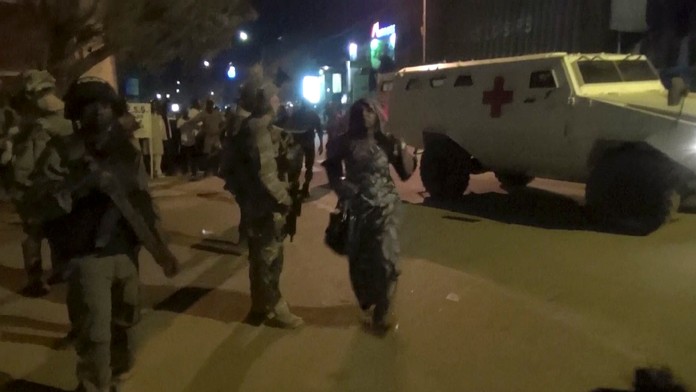 Vojaci oslobodzujú rukojemníkov